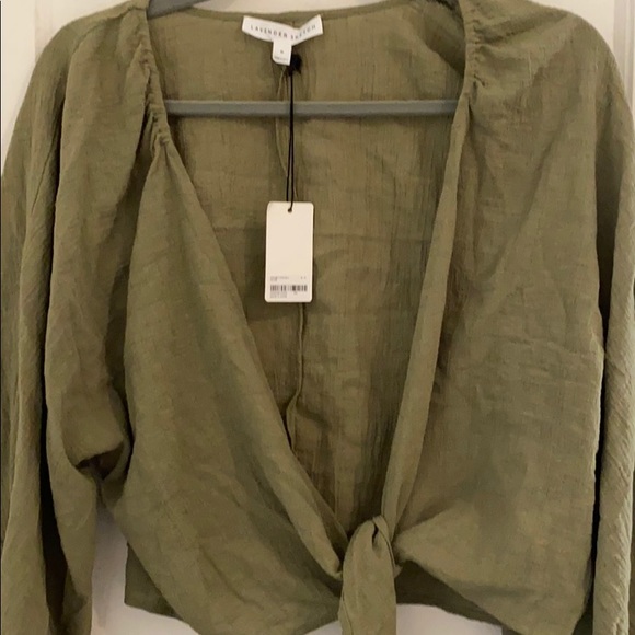 Knotted sleeve Top - Picture 2 of 2